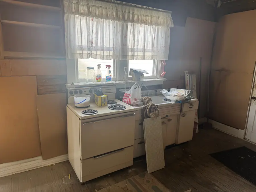 223 N Main St, Dickson, TN 37055 - #2