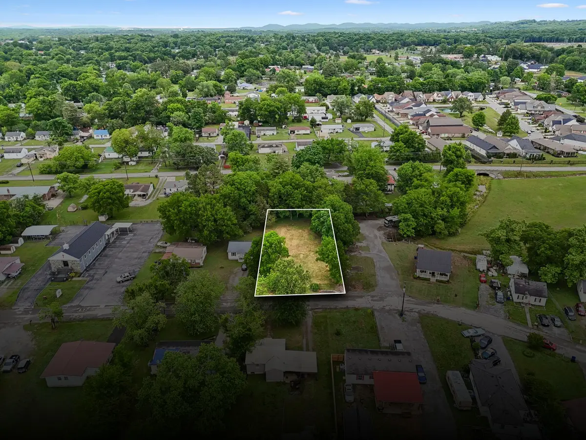 225 E Cedar St, Shelbyville, TN 37160 - #1