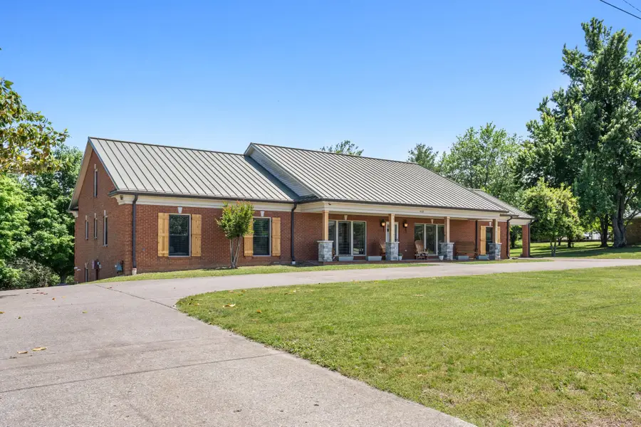 402 Fairway Trl, Springfield, TN 37172 - #3
