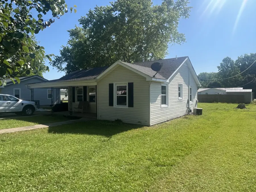 623 Walnut St, Waynesboro, TN 38485 - #2