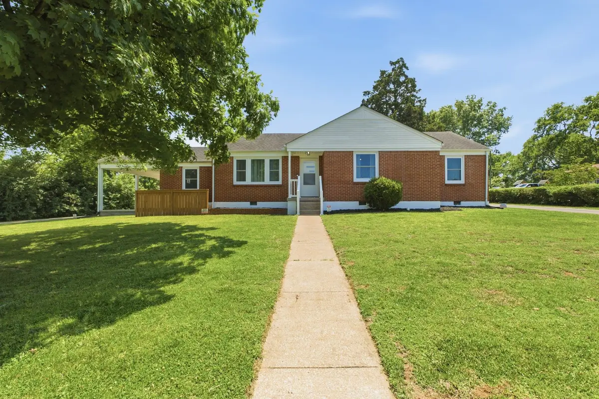 201 W Hillcrest Dr, Gallatin, TN 37066 - #1