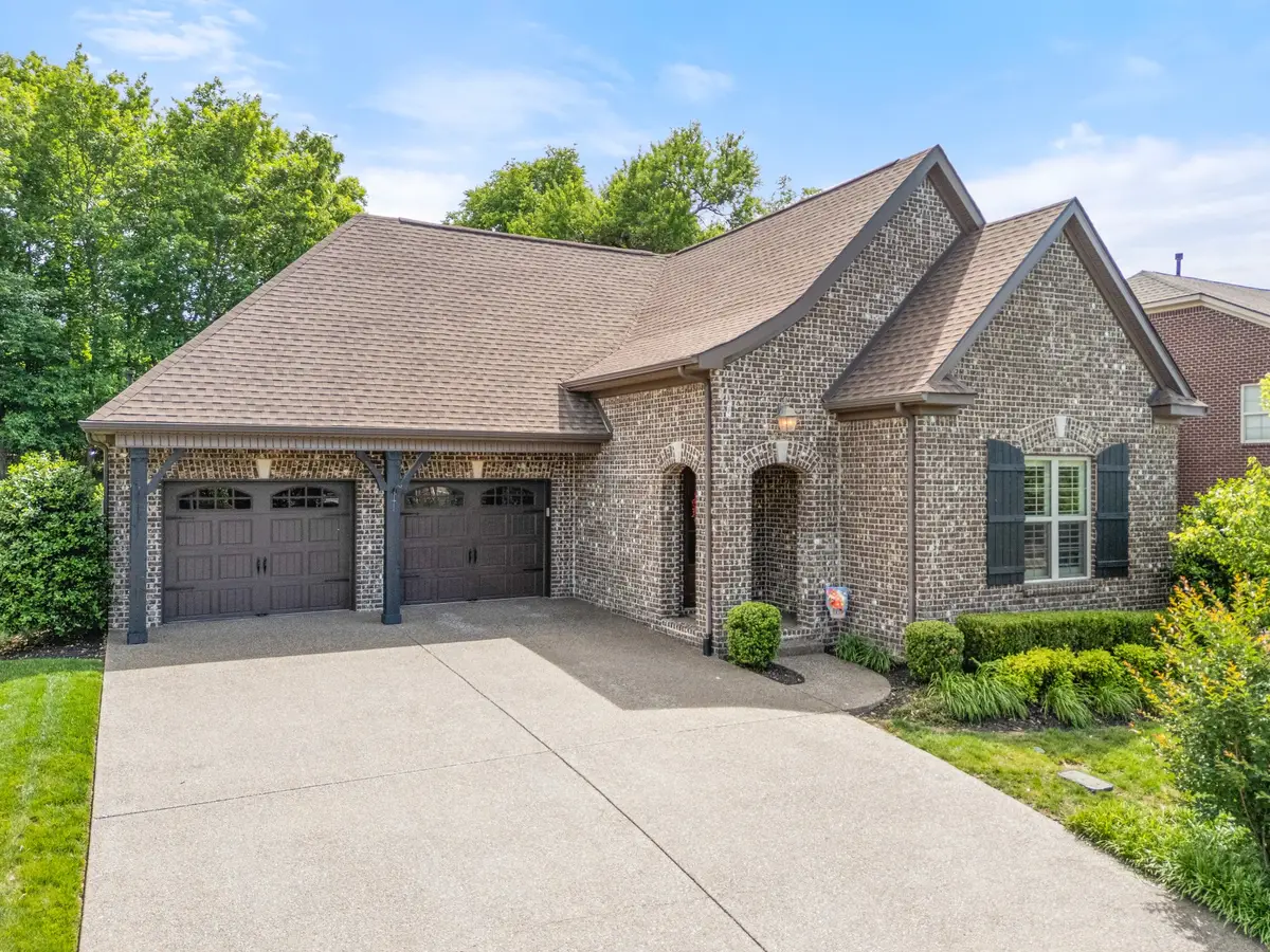 1049 Vinings Blvd, Gallatin, TN 37066 - #1