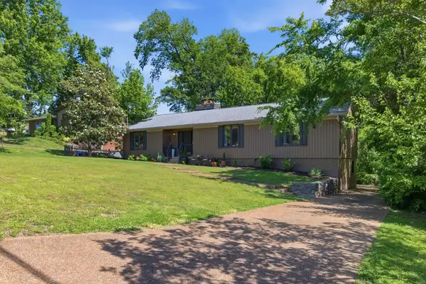 934 Giant Oak Dr, Nashville, TN 37217