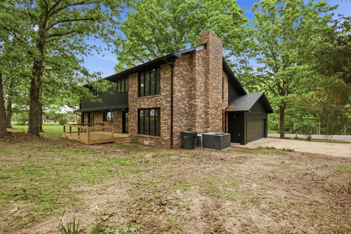 102 Parkwood Ln, Hohenwald, TN 38462 - #1