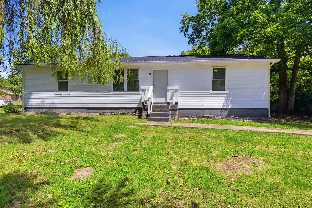 353 Dupuis Dr, Clarksville, TN 37042 - #1