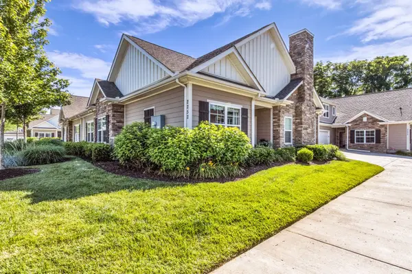 2252 Stonecenter Ln, Murfreesboro, TN 37128
