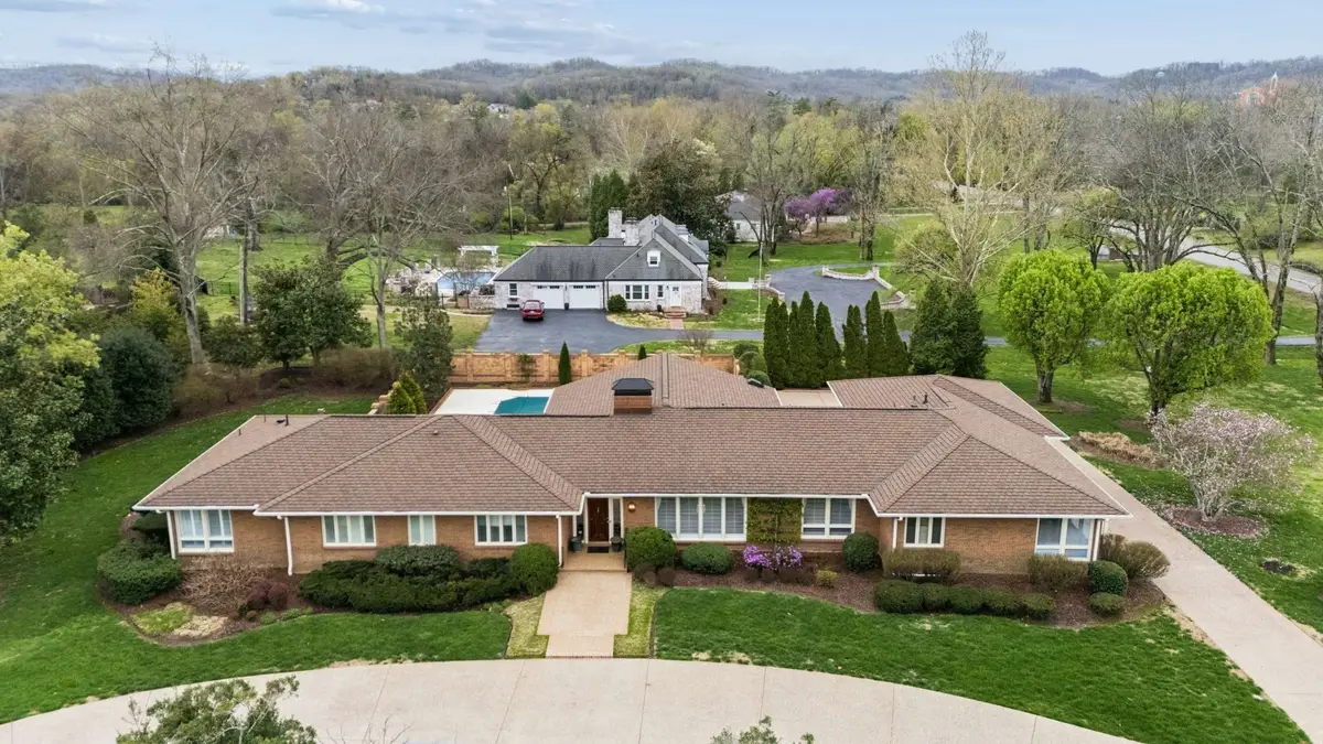 6401 E Valley Ct, Nashville, TN 37205 - #1