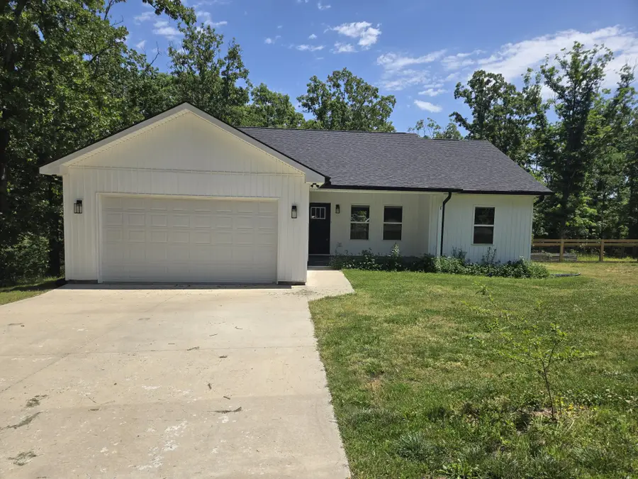 111 Friel Dr, Waverly, TN 37185 - #3