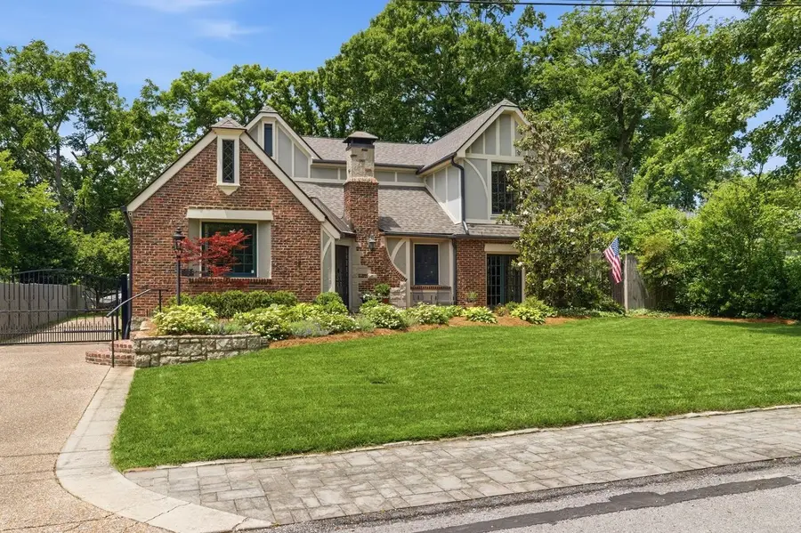 1724 Green Hills Dr, Nashville, TN 37215 - #2