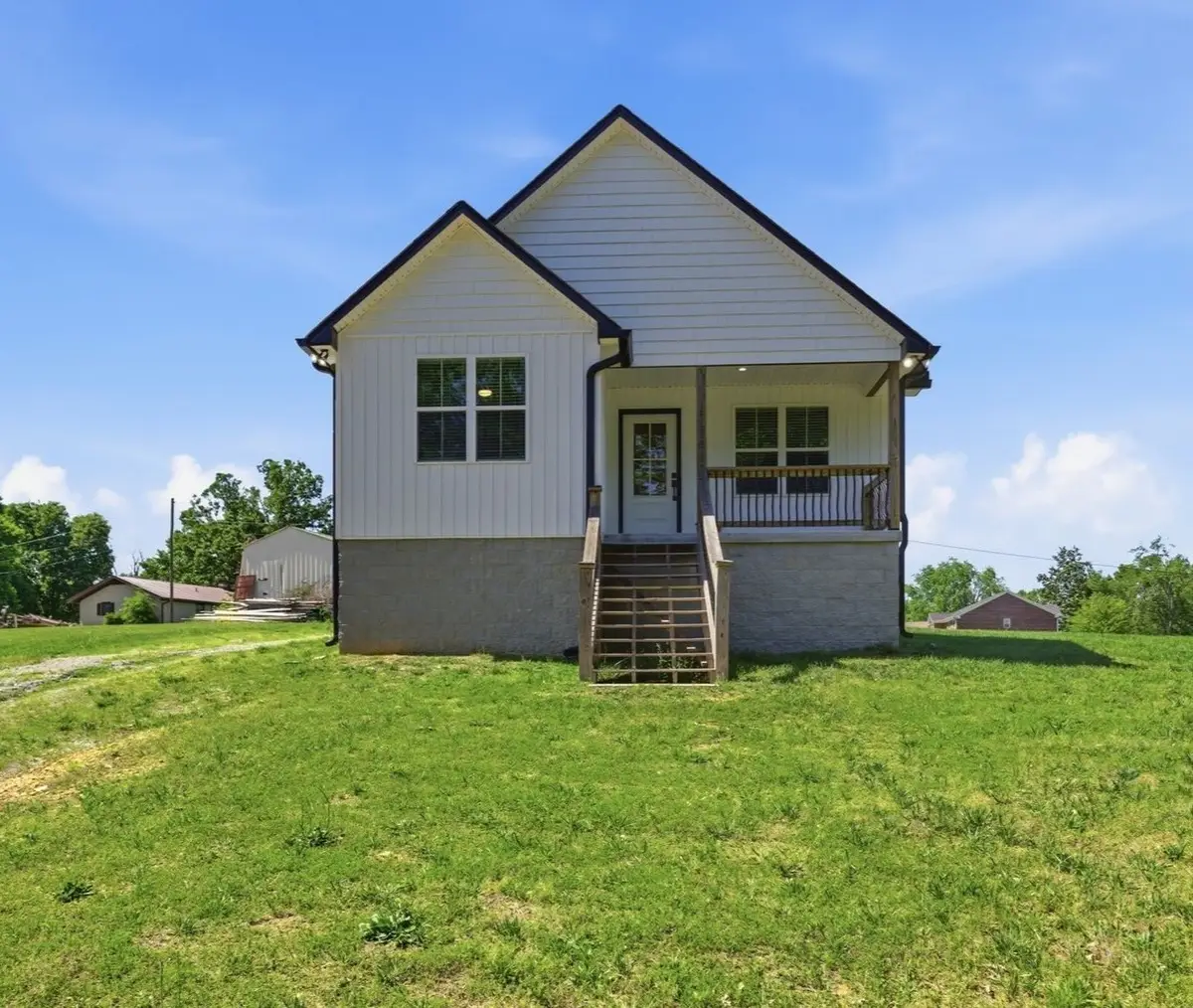 530 S Oak St, Hohenwald, TN 38462 - #1