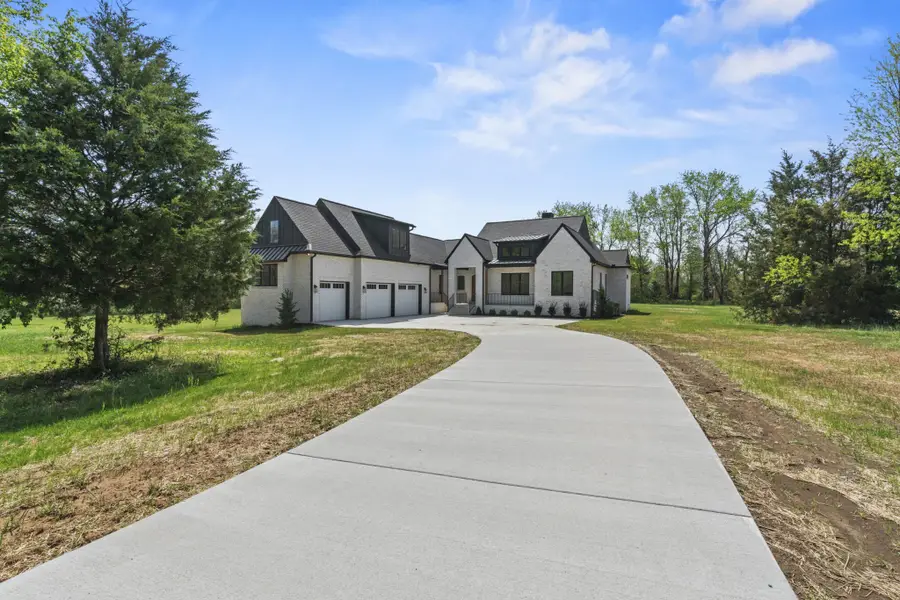 116 Bradley Ln, Cottontown, TN 37048 - #2