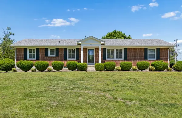 300 Woods Dr, Columbia, TN 38401