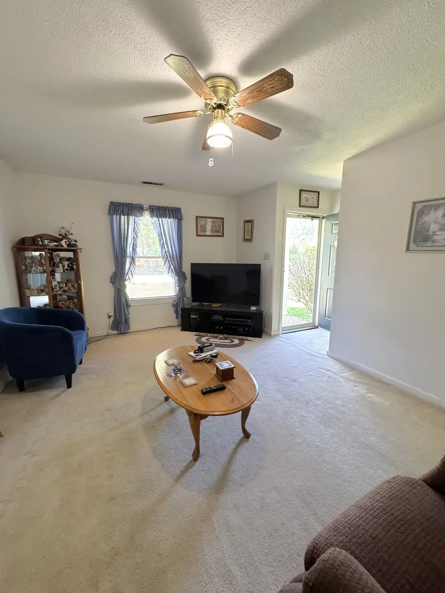 634 Foxfield Rd, Hopkinsville, KY 42240 - #3