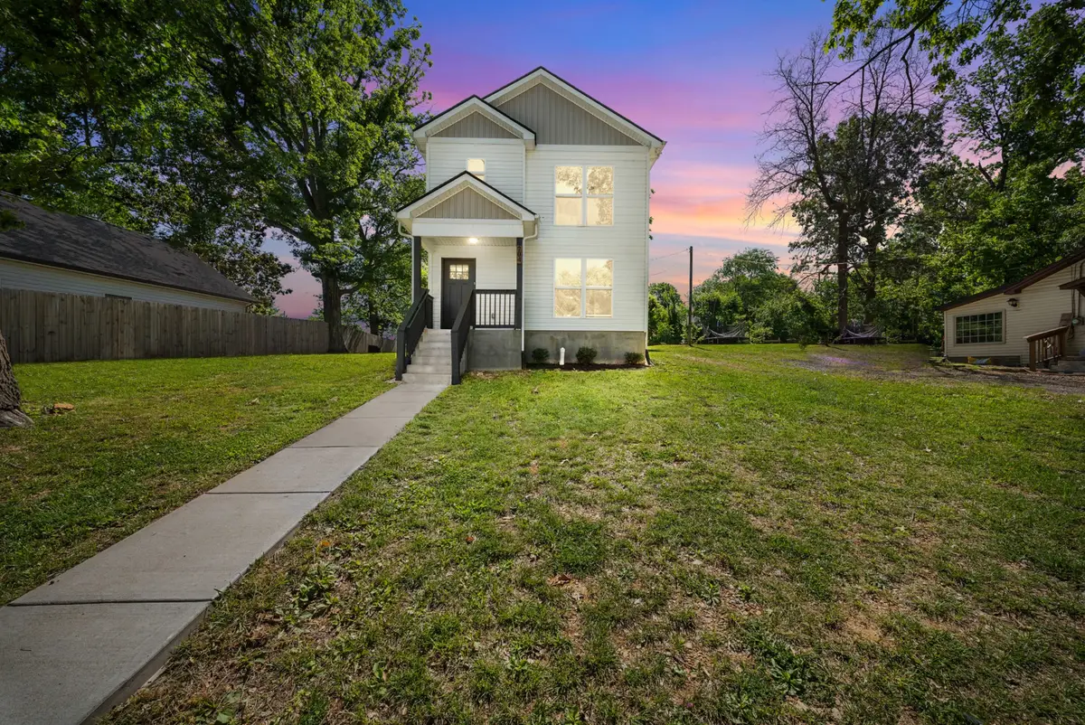 704 Perry Dr, Springfield, TN 37172 - #1