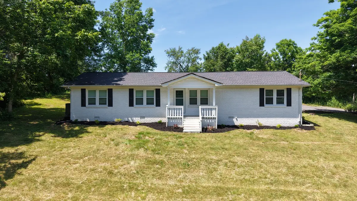 228 Howell Rd, Westmoreland, TN 37186 - #1