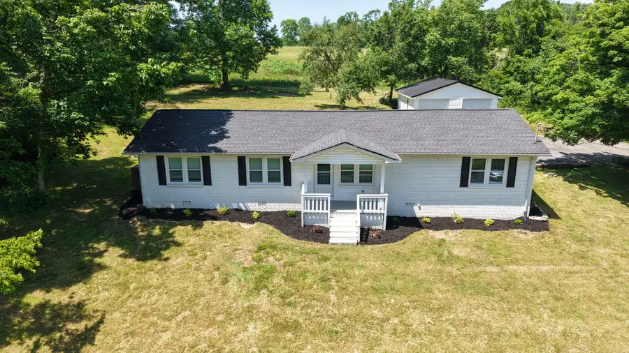 228 Howell Rd, Westmoreland, TN 37186 - #2