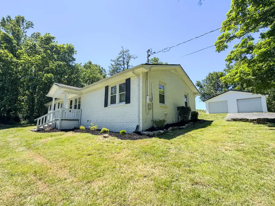 228 Howell Rd, Westmoreland, TN 37186 - #3