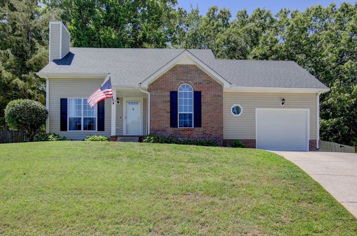 704 Laurelwood Ct, Clarksville, TN 37043 - #1