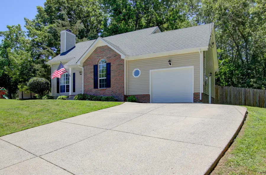 704 Laurelwood Ct, Clarksville, TN 37043 - #3
