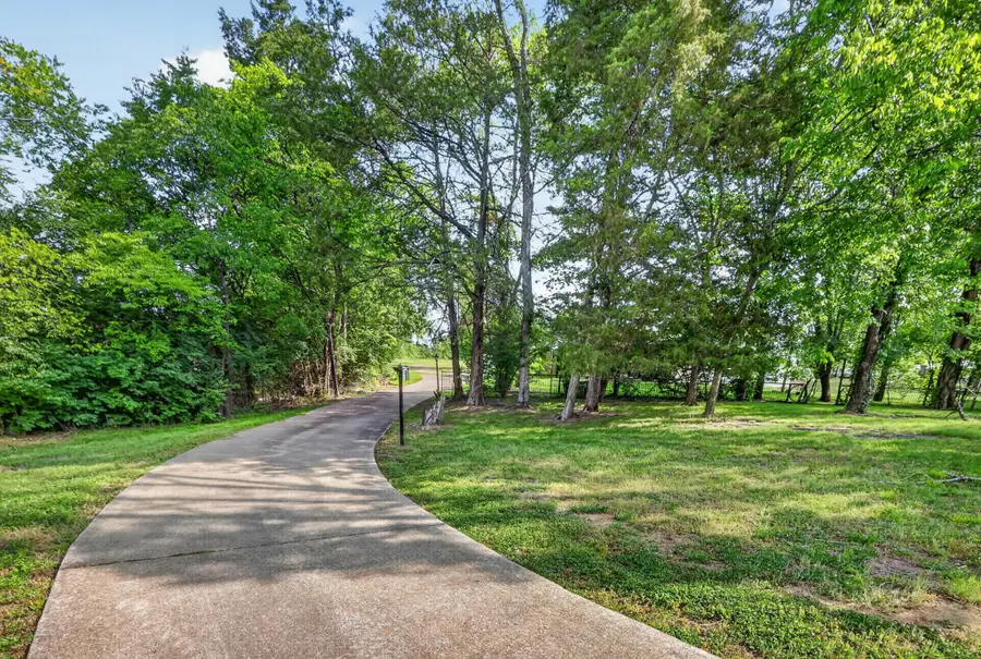 561 Odoms Bend Rd, Gallatin, TN 37066 - #2