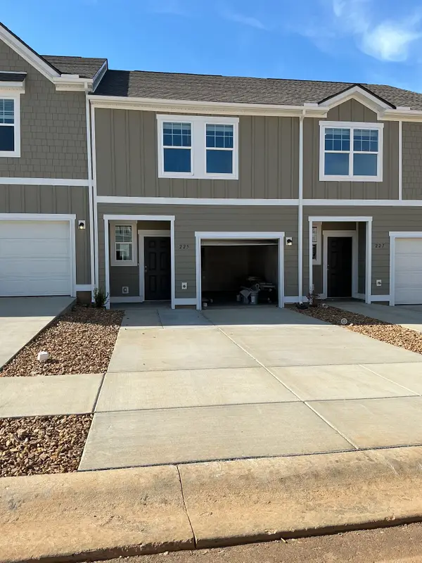 225 Darlington Drive, Dickson, TN 37055