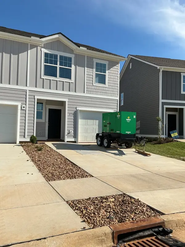 214 Darlington Dr, Dickson, TN 37055