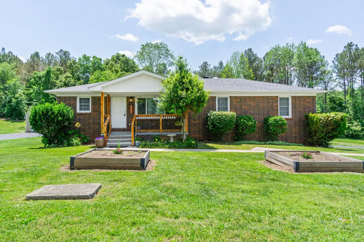 255 Washington St, Sparta, TN 38583 - #1