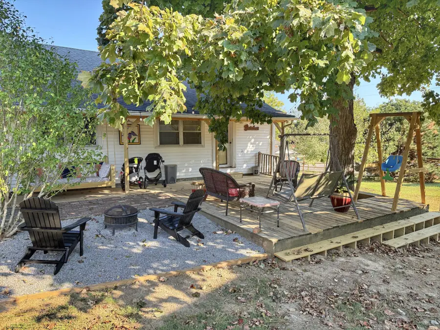 701 W 5th Street, Dickson, TN 37055 - #2