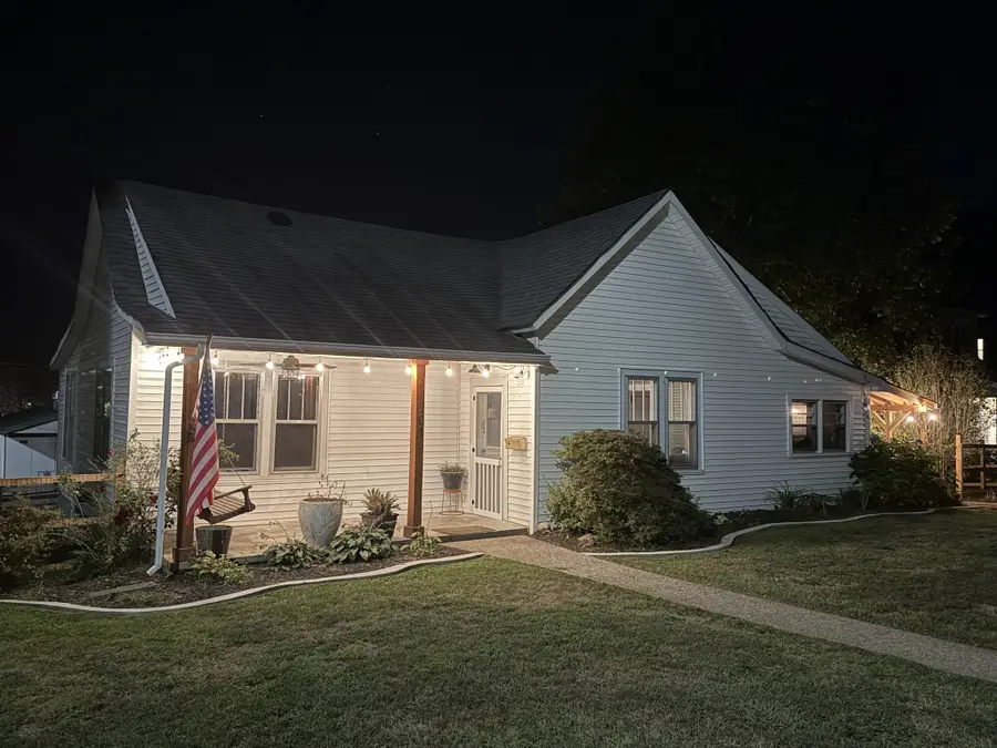 701 W 5th Street, Dickson, TN 37055 - #3