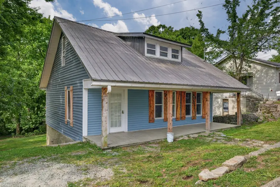 408 Washington St W, Fayetteville, TN 37334 - #2