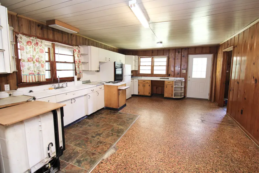 1155 S Main St, Lexington, TN 38351 - #3