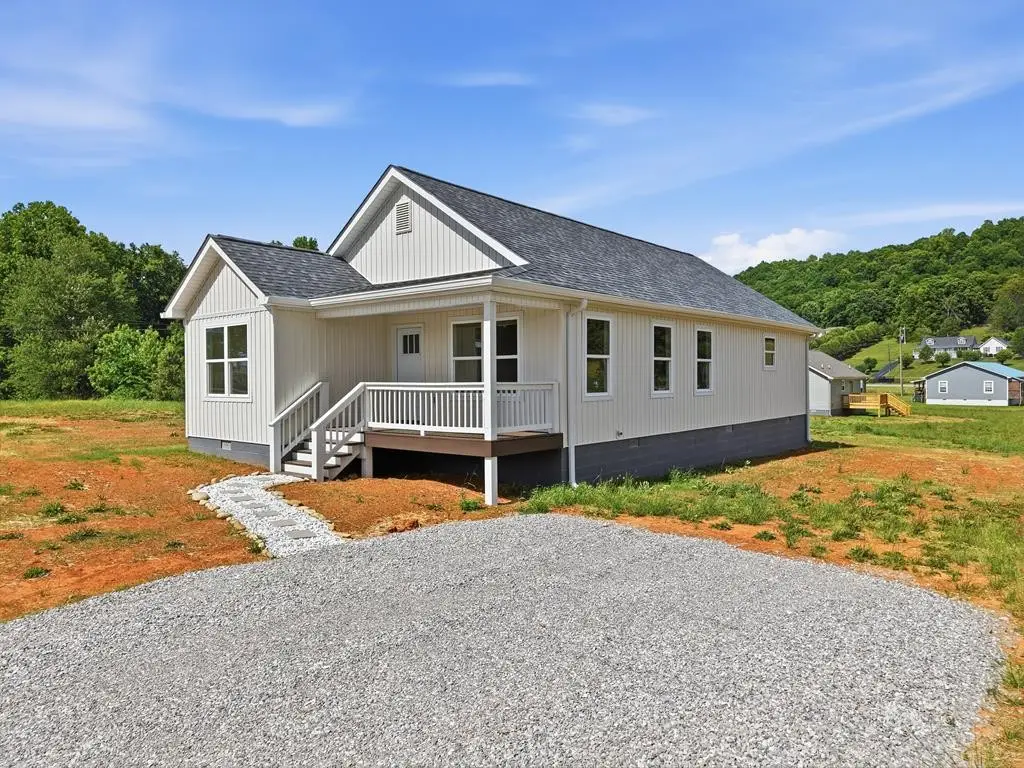 892 Old Cookeville Rd, Sparta, TN 38583 - #1