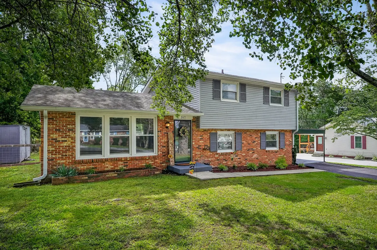 317 Lakeshore Dr, McMinnville, TN 37110 - #1