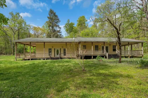 360 Dixon Cove Road, Sequatchie, TN 37374
