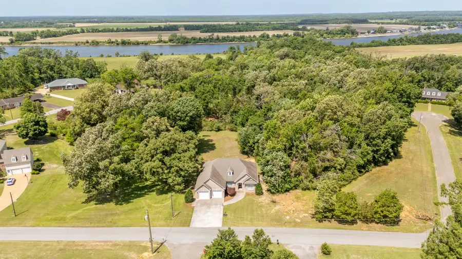 670 Bowen Dr, Savannah, TN 38372 - #2