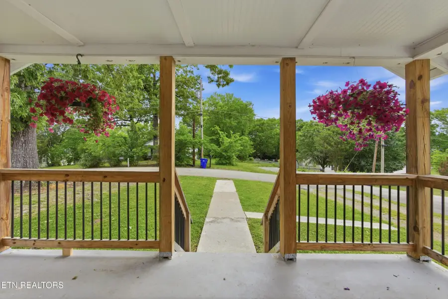 118 Woody Ave, Harriman, TN 37748 - #3