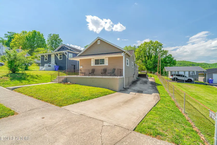 905 Cumberland St, Harriman, TN 37748 - #3