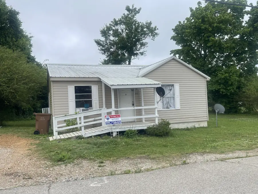 263 Reeves St, Lexington, TN 38351 - #3