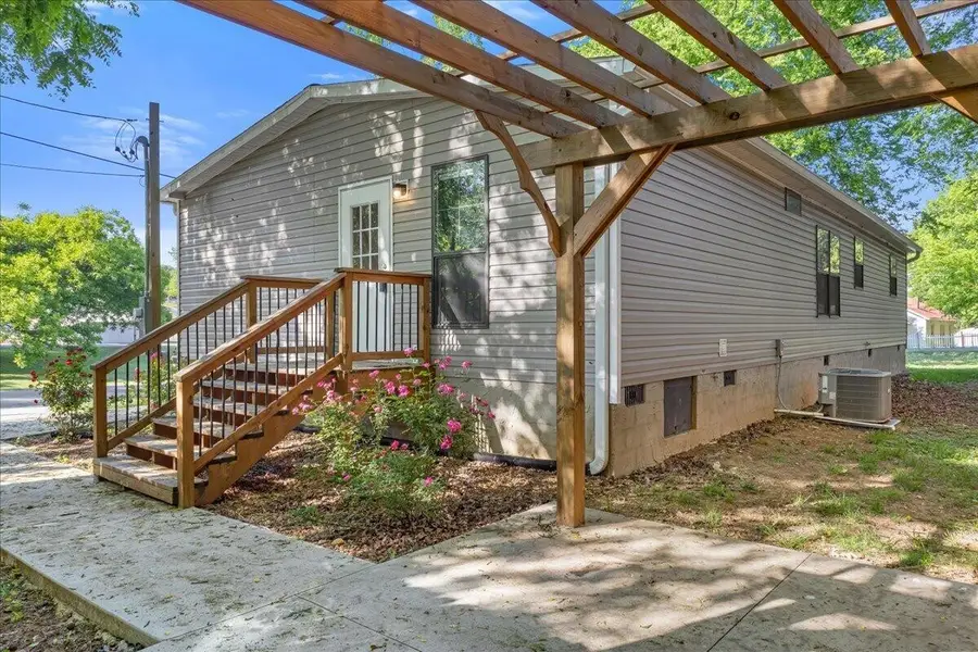 403 W Bank Street, Athens, TN 37303 - #2