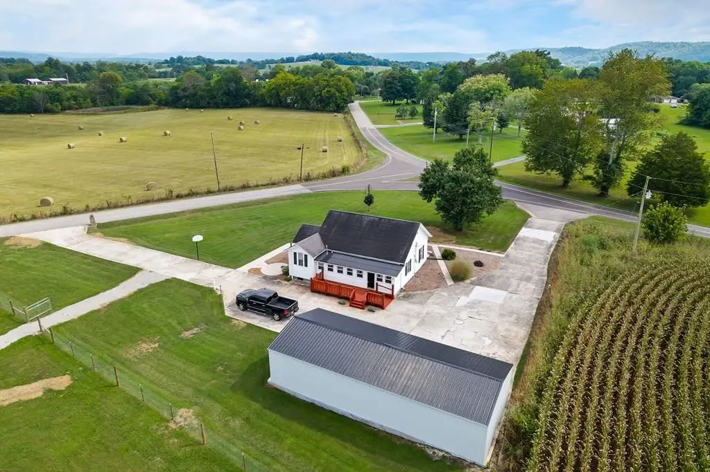 1462 Franks Ferry Rd, Sparta, TN 38583 - #1
