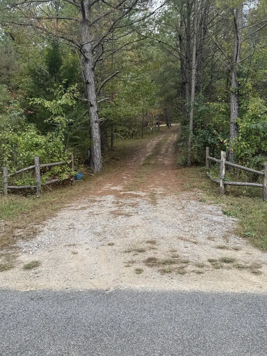 646 Brush Creek Rd, Lawrenceburg, TN 38464 - #2