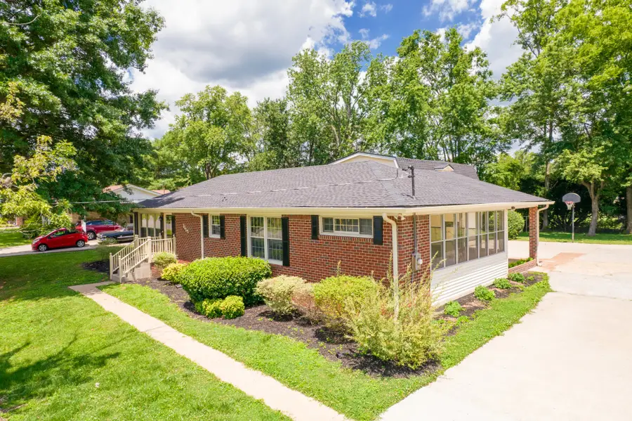 1117 Peninsula Dr, Gallatin, TN 37066 - #2