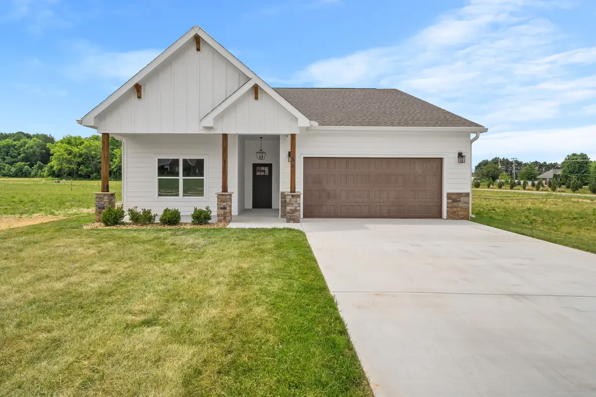 56 Deer Valley Cir, Winchester, TN 37398 - #1