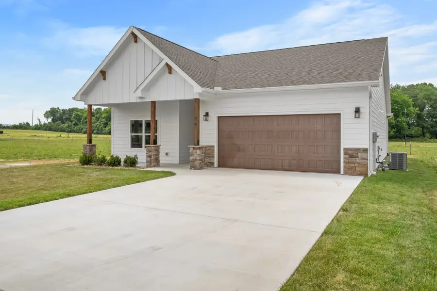 56 Deer Valley Cir, Winchester, TN 37398 - #3
