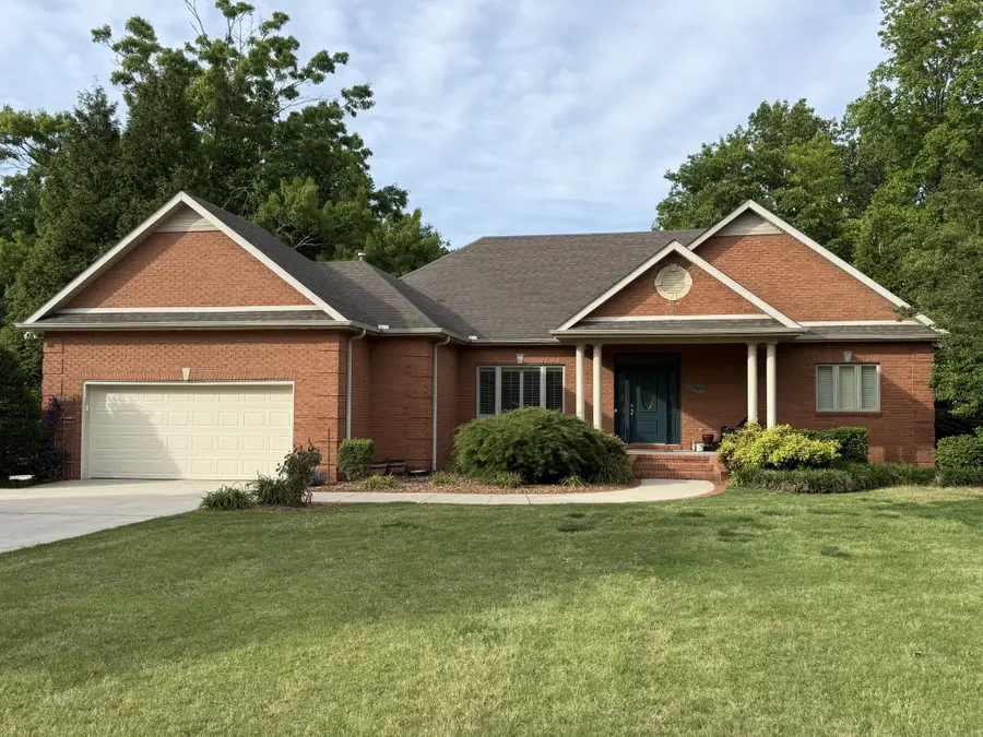 353 Waters Edge Dr, Estill Springs, TN 37330 - #2