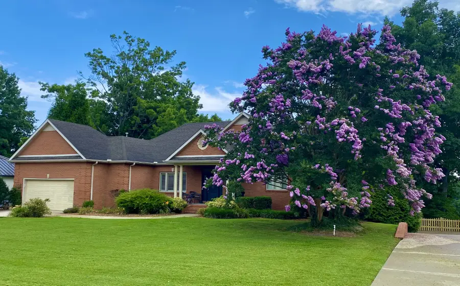 353 Waters Edge Dr, Estill Springs, TN 37330 - #3