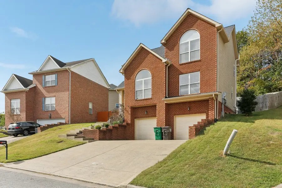 2048 Harvest Ln, Nashville, TN 37218 - #2