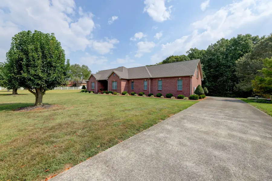 629 Mobley Rd, Clarksville, TN 37043 - #3