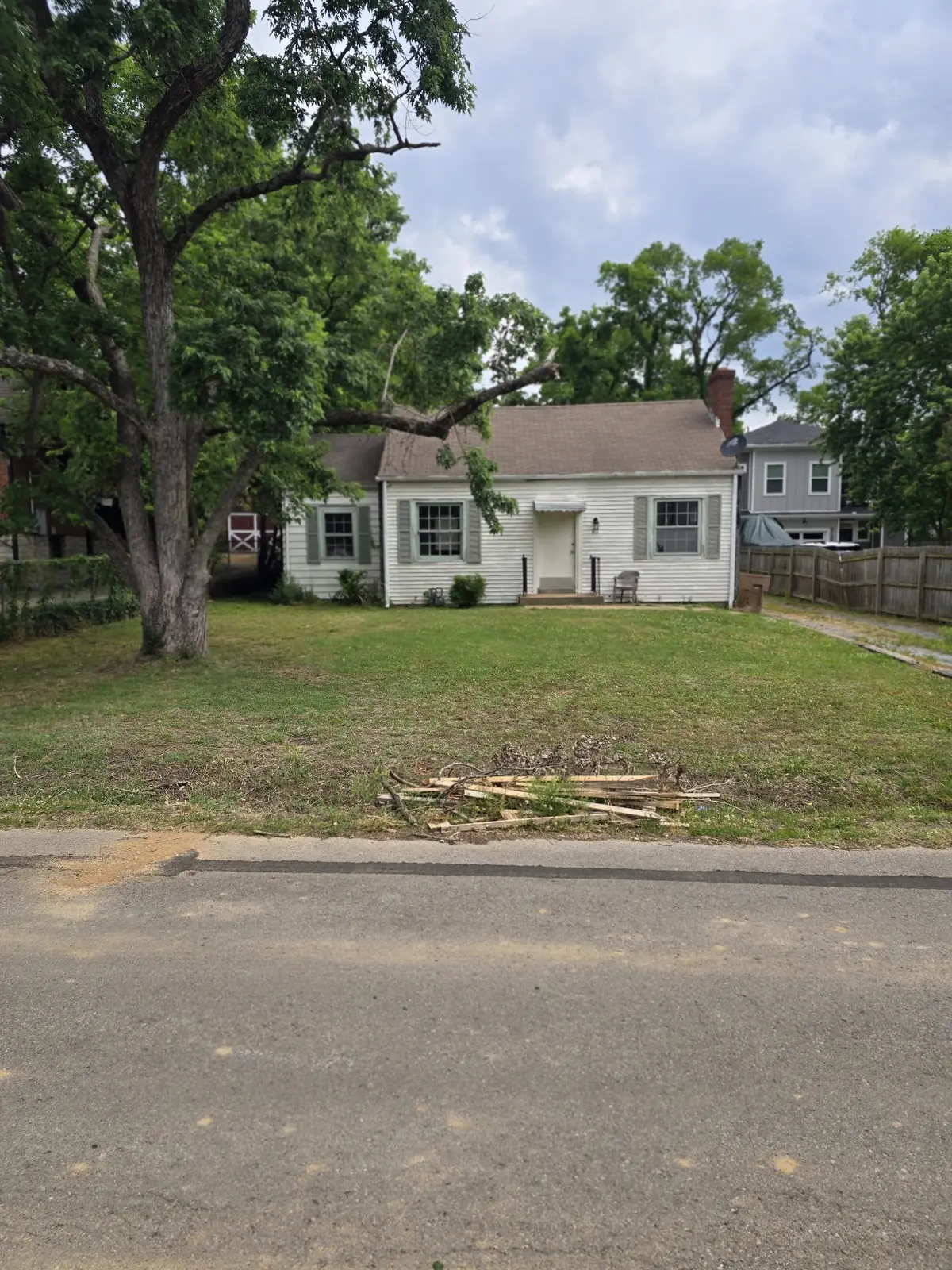 911 Carolyn Ave, Nashville, TN 37216 - #1