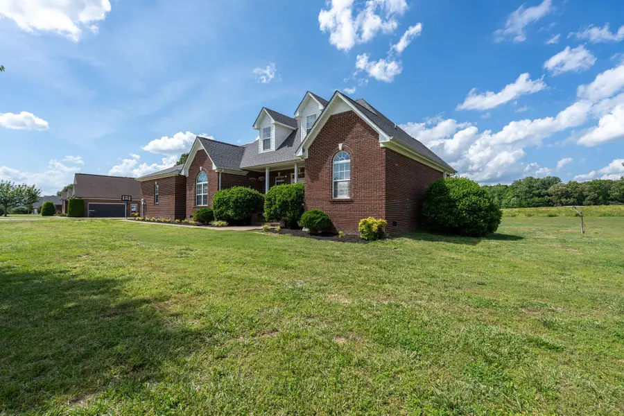 387 Center Point Dr, Summertown, TN 38483 - #2